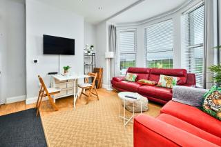 Victorian Apartment Steps to Beach - West Beach 3 - 0