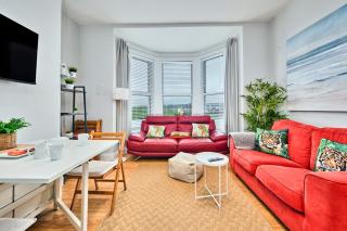 Victorian Apartment Steps to Beach - West Beach 3 - 7