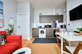 Victorian Apartment Steps to Beach - West Beach 3 - 5