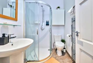 Victorian Apartment Steps to Beach - West Beach 3 - 5