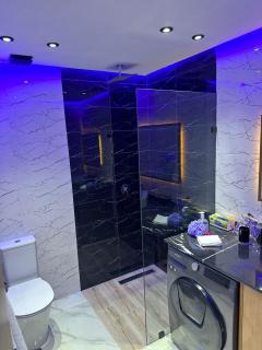 Wood-Finish Home Pool Premium Bedding Self-Check in 7 Min from Marina - 3