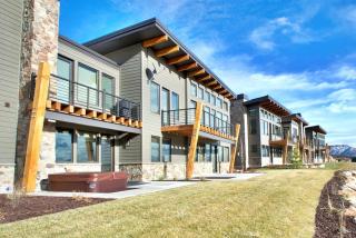 R 703 | Luxury Retreat - Views & Ski Access - 9