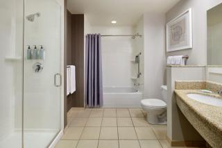 Courtyard by Marriott Ottawa East - 8