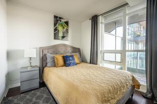 Panoramic 2 Bedroom Condo with Terrace Fort York Downtown Toronto - 8