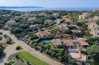 Villas with air conditioning and shared pool, just a few minutes from La Pelosa beach - 1