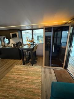 Exclusieve Houseboat La Mare 12 x 5 meter met sauna en hottup - 8