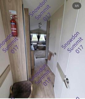 Snowdon Summit 017 - 2