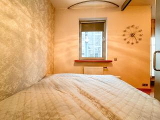 Stylish 1BR Kalaranna, Walk to Old Town, Port, Cafés - 9