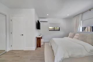 Waterfront Unit #1 20 Min Walk to Beach and Shops - 4