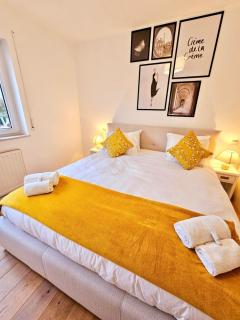 Designed for Comfort 2BR w balcony&private parking - 2