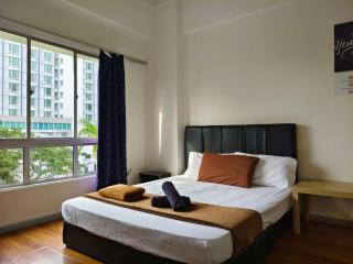 Kota Kinabalu City Centre Api Api Apartment 1 BEDROOM 4-5PAX Family Room with Balcony - 1
