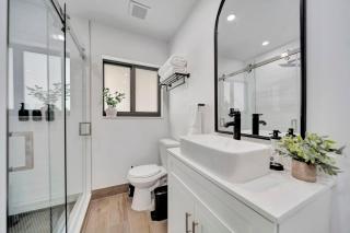 Waterfront Unit #2 20 Min Walk to Beach and Shops - 5