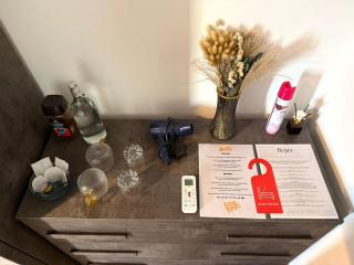 Airport Accommodation Bedroom with your own private Bathroom Self Check In and Self Check Out Air-condition Included - 6