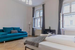 Comfortable 2BR Apartment Near Burggasse - 2