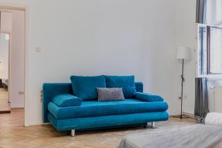 Comfortable 2BR Apartment Near Burggasse - 9