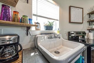 Silo House At Laughing Llama Farm - 6