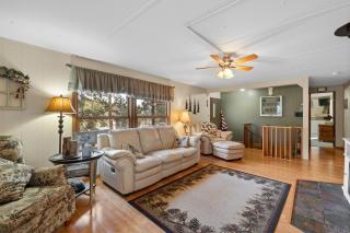 Prairie Creek Cabin Getaway - 0