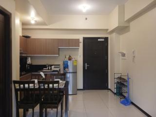 Radiance Manila Bay 1BR Suite with Balcony, Amenity View & Free Pool Access, Gym and Sauna Near Airport, MOA, Star City, PICC, CCP - 1