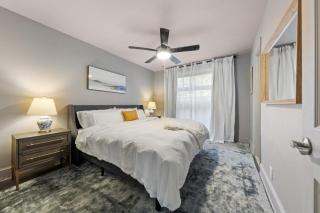 Spacious Dallas 2BR Condo Pool View - 9