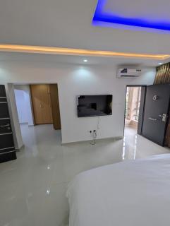 Modern 3-Bedroom Luxury Home in Lekki Phase 1 - 3