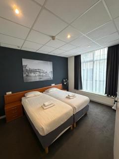 Hotel & Appartementen Royal - 2