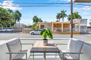 Spacious Apt with Private Balcony 2 BR -Sleeps 6 1B-HR - 6