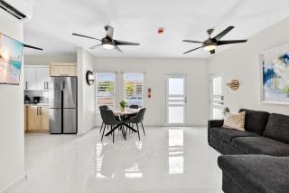 Spacious Apt with Private Balcony 2 BR -Sleeps 6 1B-HR - 4