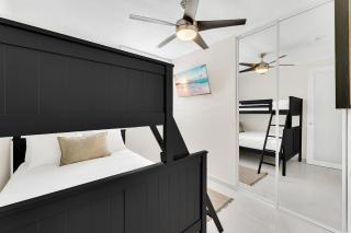 Spacious Apt with Private Balcony 2 BR -Sleeps 6 1B-HR - 1