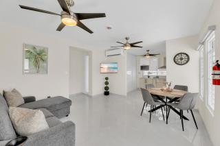 Cozy Retreat with Private Balcony 2 BR -Sleeps 6 - 2B-HR - 0