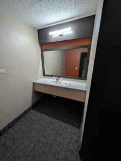 Hickory West Inn - 5