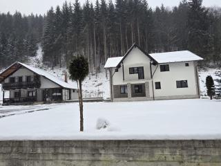 Cabana La Poalele Giumalaului - 0