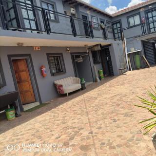 Zeus Guest House - 9