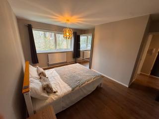 2 Bedroom Flat in Mossley Hill - close to Sefton Park, Liverpool - 2