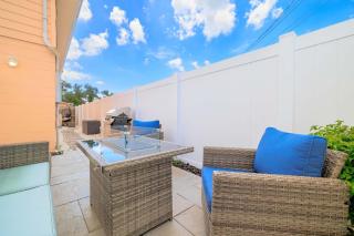 Cozy 2BR - Beach & Trail - Bikes, Fire Pit - 1