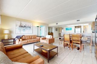 Beachfront 3BR with Balcony, Gulf Views and Pool - 5