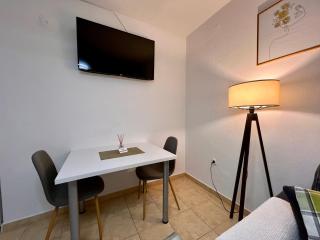 Central DELUXE Apartment - 2