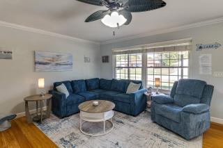 Lake Jackson Retreat w/ Lanai & Large Yard! - 4