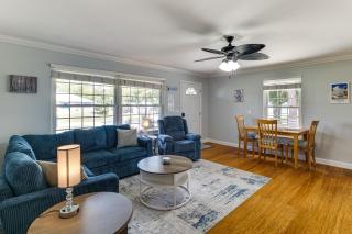 Lake Jackson Retreat w/ Lanai & Large Yard! - 3