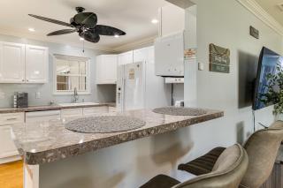 Lake Jackson Retreat w/ Lanai & Large Yard! - 2