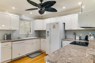 Lake Jackson Retreat w/ Lanai & Large Yard! - 1