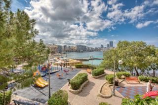 Stylish Balluta Bay Scape, 3BD Apartment - 3