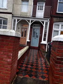 2 bed apartment close to beach - 3