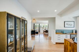 Bird and Fish - Napier Holiday Home - 5