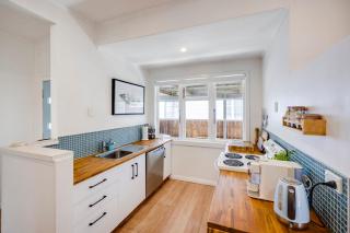 Bird and Fish - Napier Holiday Home - 3