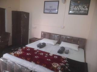 Kashi dham Homestay-Near to Temple and ghats - 5