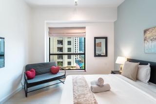 Prime Spacious 5 plus 1 BR Apt on JBR Beach near Metro ,Walk to The Mall, Dining & Entertainment - By Sunkissed Holiday Homes - 6