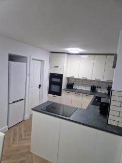 Spacious 3 Bed House in Connahs Quay Ideal for Contractors and Work Crews - 6