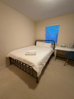 Modern bedroom in Vancouver West - Vancouver - 9