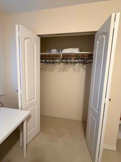 Modern bedroom in Vancouver West - Vancouver - 7