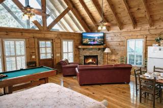 Adorable Shuter Inn FREE Tickets & Hot Tub Only 1 Mile to Downtown Pigeon Forge! - 4